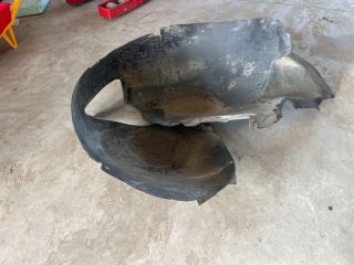 bontott VW TOURAN Jobb első Dobbetét (Kerékjárati, Műanyag)