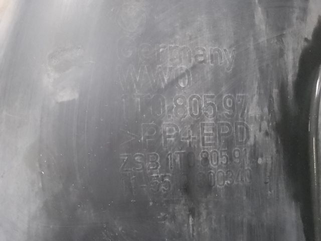 bontott VW TOURAN Jobb első Dobbetét (Kerékjárati, Műanyag)