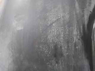 bontott VW TOURAN Jobb első Dobbetét (Kerékjárati, Műanyag)