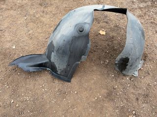 bontott VW TOURAN Jobb első Dobbetét (Kerékjárati, Műanyag)