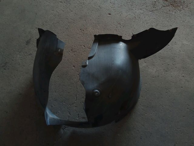 bontott VW TOURAN Jobb első Dobbetét (Kerékjárati, Műanyag)