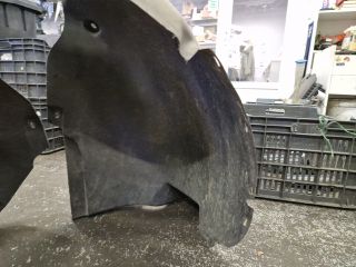 bontott VW TOURAN Jobb első Dobbetét (Kerékjárati, Műanyag)