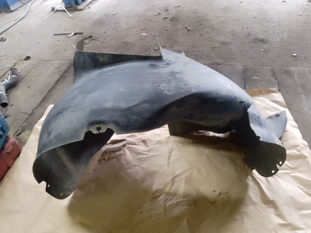 bontott VW TOURAN Jobb első Dobbetét (Kerékjárati, Műanyag)