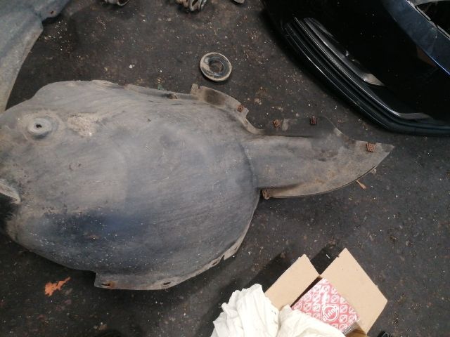 bontott VW TOURAN Jobb első Első Dobbetét (Kerékjárati, Műanyag)