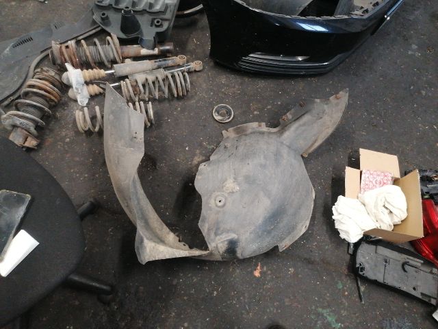 bontott VW TOURAN Jobb első Első Dobbetét (Kerékjárati, Műanyag)