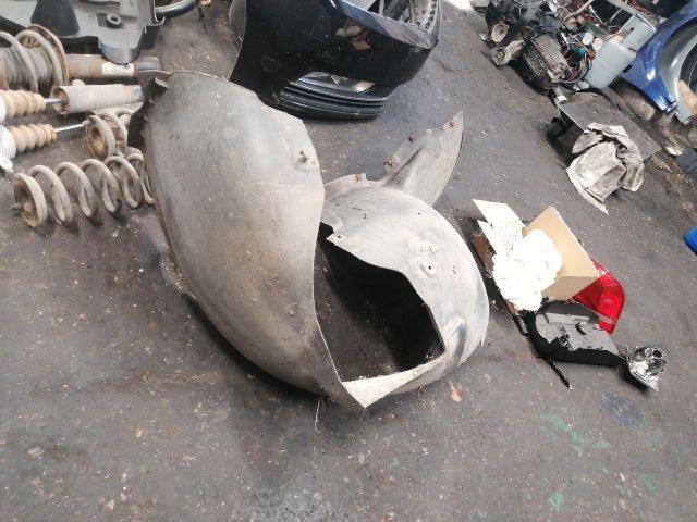 bontott VW TOURAN Jobb első Első Dobbetét (Kerékjárati, Műanyag)