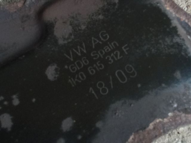 bontott VW TOURAN Jobb első Fék Porvédő Lemez