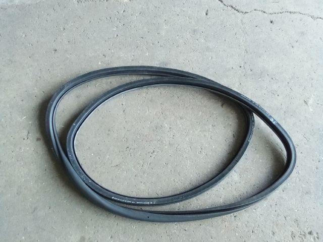 bontott VW TOURAN Jobb első Gumikéder