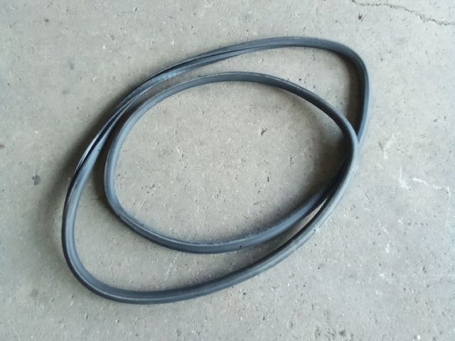 bontott VW TOURAN Jobb első Gumikéder