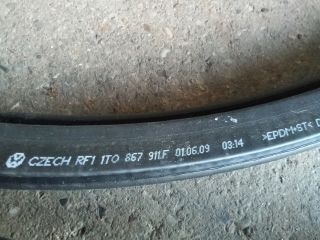 bontott VW TOURAN Jobb első Gumikéder