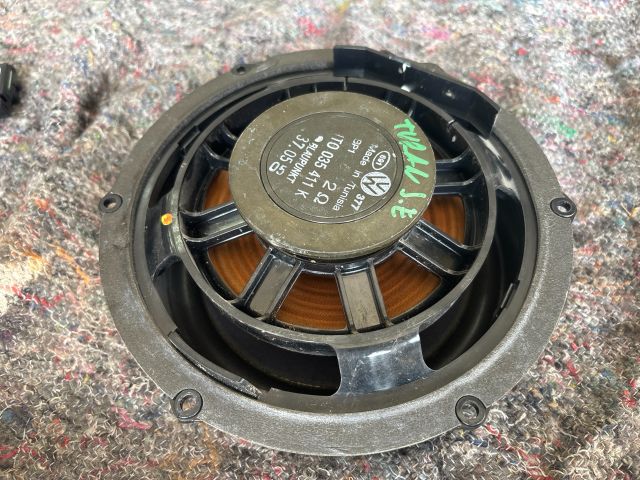 bontott VW TOURAN Jobb első Hangszóró