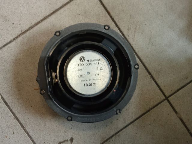 bontott VW TOURAN Jobb első Hangszóró