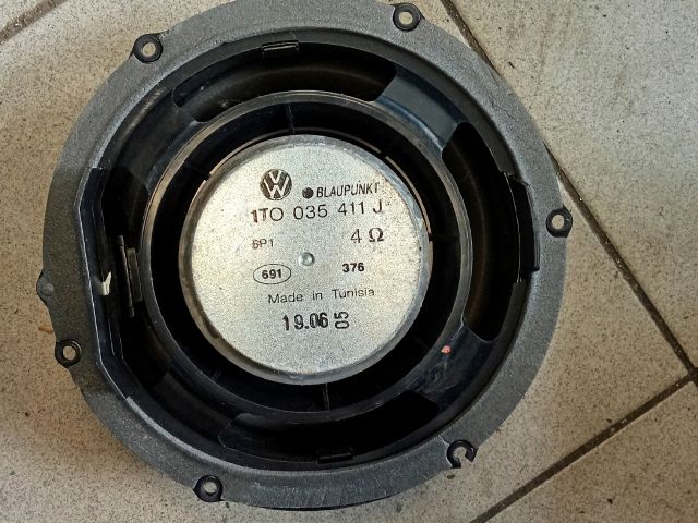 bontott VW TOURAN Jobb első Hangszóró