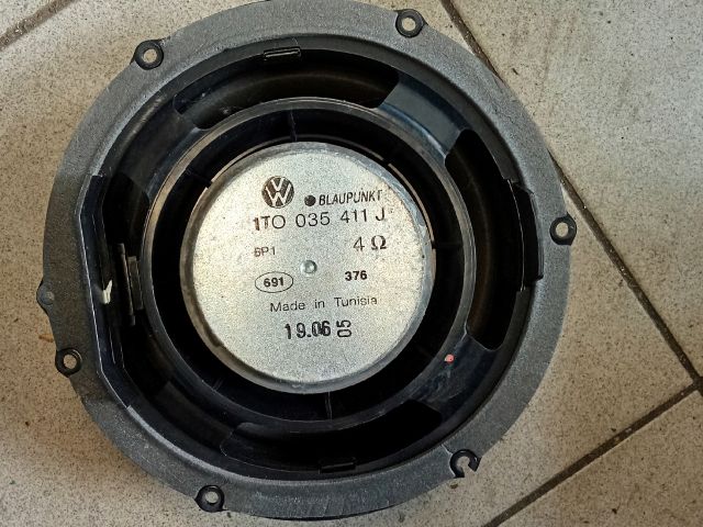 bontott VW TOURAN Jobb első Hangszóró