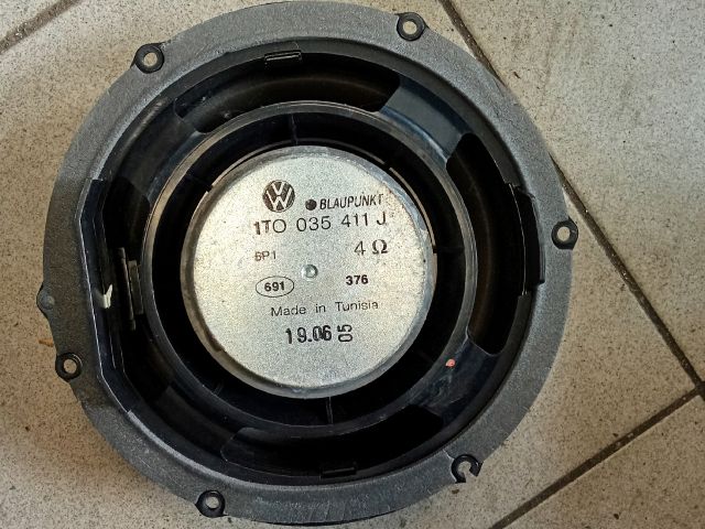 bontott VW TOURAN Jobb első Hangszóró