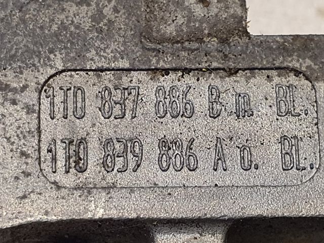 bontott VW TOURAN Jobb első Külső Kilincsfészek