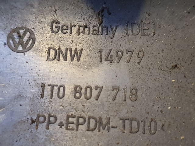 bontott VW TOURAN Jobb első Lökhárító Díszléc