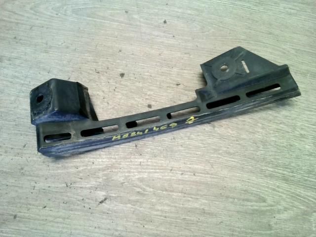 bontott VW TOURAN Jobb első Lökhárító Tartó (Műanyag)