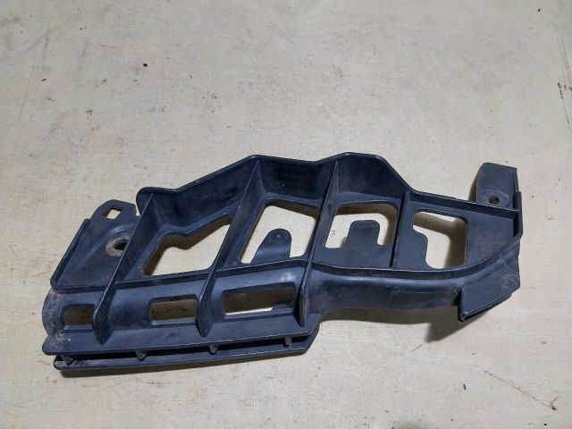 bontott VW TOURAN Jobb első Lökhárító Tartó (Műanyag)