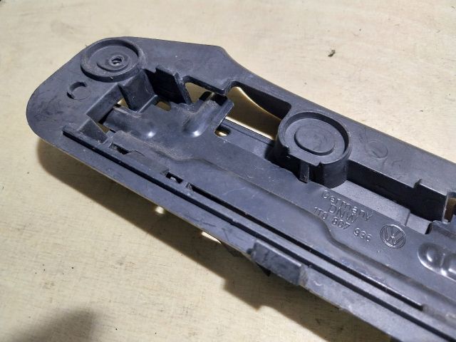 bontott VW TOURAN Jobb első Lökhárító Tartó (Műanyag)