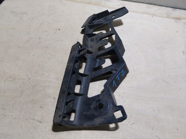 bontott VW TOURAN Jobb első Lökhárító Tartó (Műanyag)