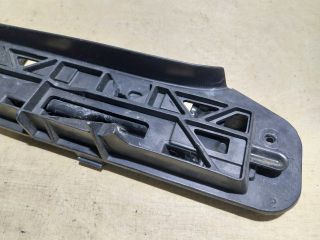 bontott VW TOURAN Jobb első Lökhárító Tartó (Műanyag)