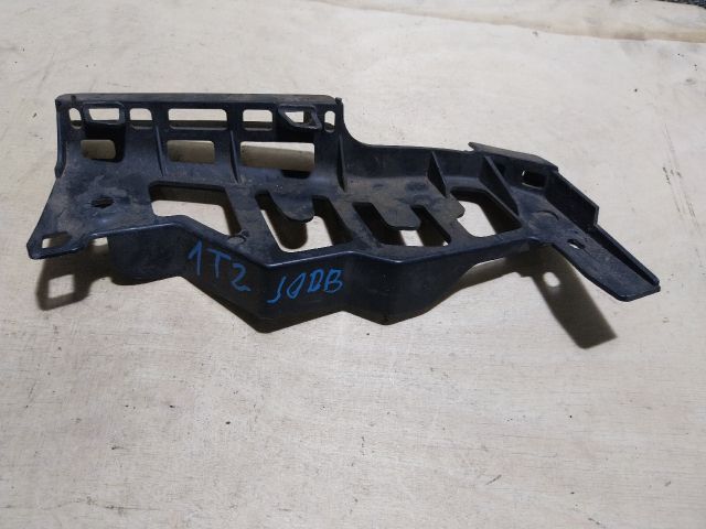 bontott VW TOURAN Jobb első Lökhárító Tartó (Műanyag)