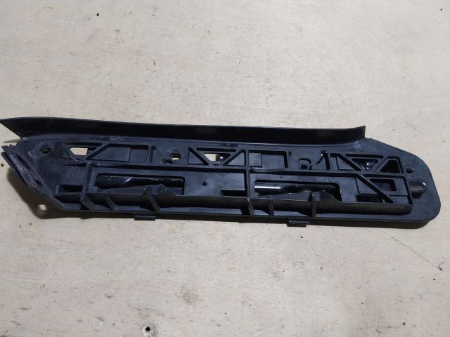 bontott VW TOURAN Jobb első Lökhárító Tartó (Műanyag)