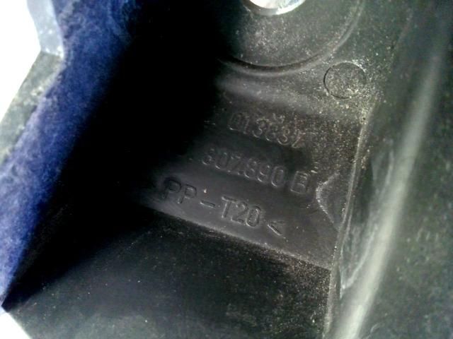 bontott VW TOURAN Jobb első Lökhárító Tartó (Műanyag)