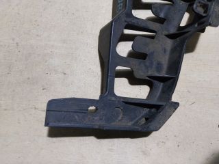 bontott VW TOURAN Jobb első Lökhárító Tartó (Műanyag)