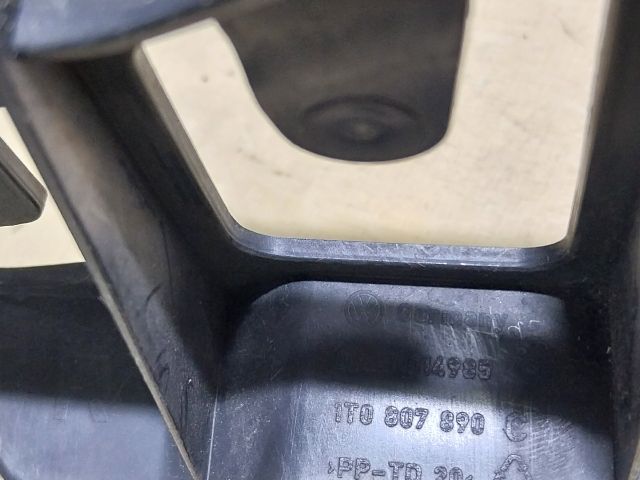 bontott VW TOURAN Jobb első Lökhárító Tartó (Műanyag)