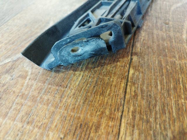 bontott VW TOURAN Jobb első Oldal Lökhárító Tartó (Műanyag)