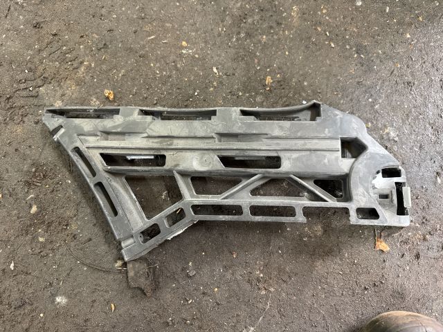 bontott VW TOURAN Jobb első Oldal Lökhárító Tartó (Műanyag)