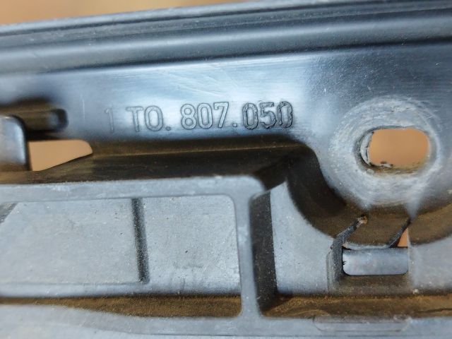 bontott VW TOURAN Jobb első Oldal Lökhárító Tartó (Műanyag)