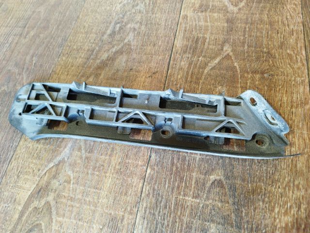 bontott VW TOURAN Jobb első Oldal Lökhárító Tartó (Műanyag)