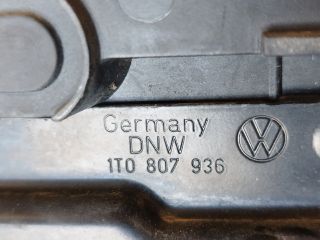 bontott VW TOURAN Jobb első Oldal Lökhárító Tartó (Műanyag)