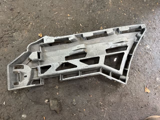 bontott VW TOURAN Jobb első Oldal Lökhárító Tartó (Műanyag)