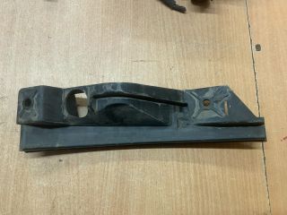 bontott VW TOURAN Jobb első Oldal Lökhárító Tartó (Műanyag)