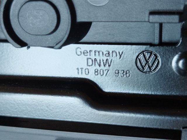 bontott VW TOURAN Jobb első Oldal Lökhárító Tartó (Műanyag)