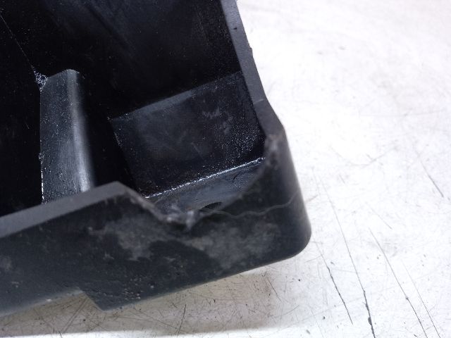 bontott VW TOURAN Jobb első Oldal Lökhárító Tartó (Műanyag)