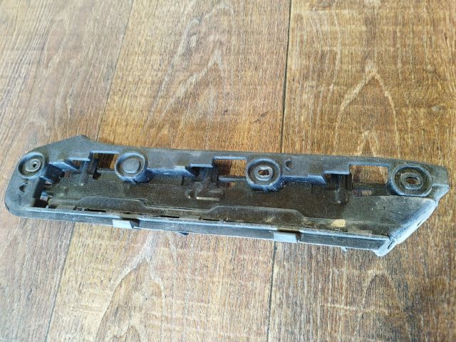 bontott VW TOURAN Jobb első Oldal Lökhárító Tartó (Műanyag)