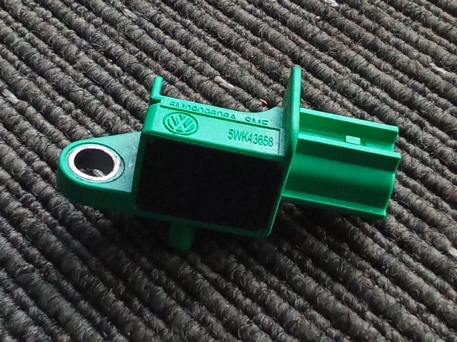 bontott VW TOURAN Jobb első Oldal Ütközés Érzékelő