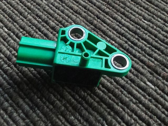 bontott VW TOURAN Jobb első Oldal Ütközés Érzékelő