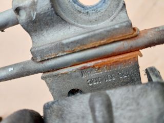 bontott VW TOURAN Jobb első Zsanér