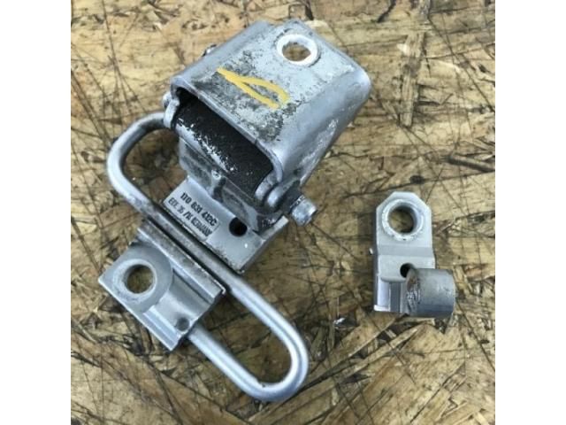 bontott VW TOURAN Jobb első Zsanér