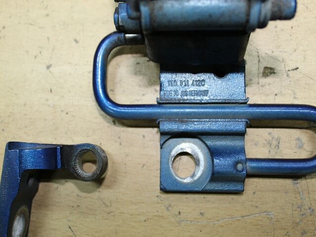 bontott VW TOURAN Jobb első Zsanér