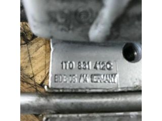 bontott VW TOURAN Jobb első Zsanér