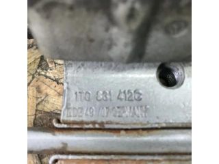 bontott VW TOURAN Jobb első Zsanér