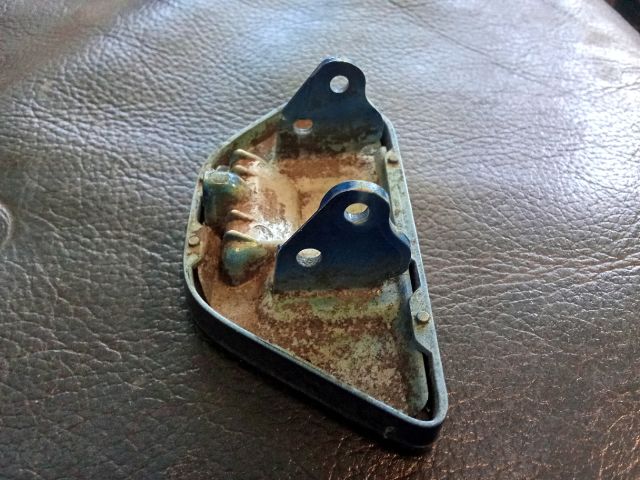 bontott VW TOURAN Jobb Fényszórómosó Fedél