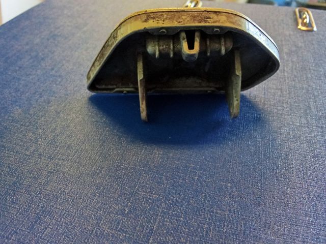 bontott VW TOURAN Jobb Fényszórómosó Fedél